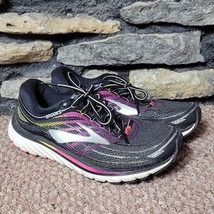 Womens Brooks Black and Pink Athletic Shoes with Mesh Upper Size 9